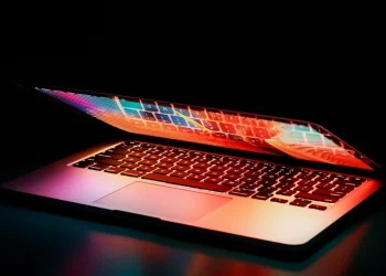 Türkiye'de İnternet: Dijital Devrimin Ayak Sesleri